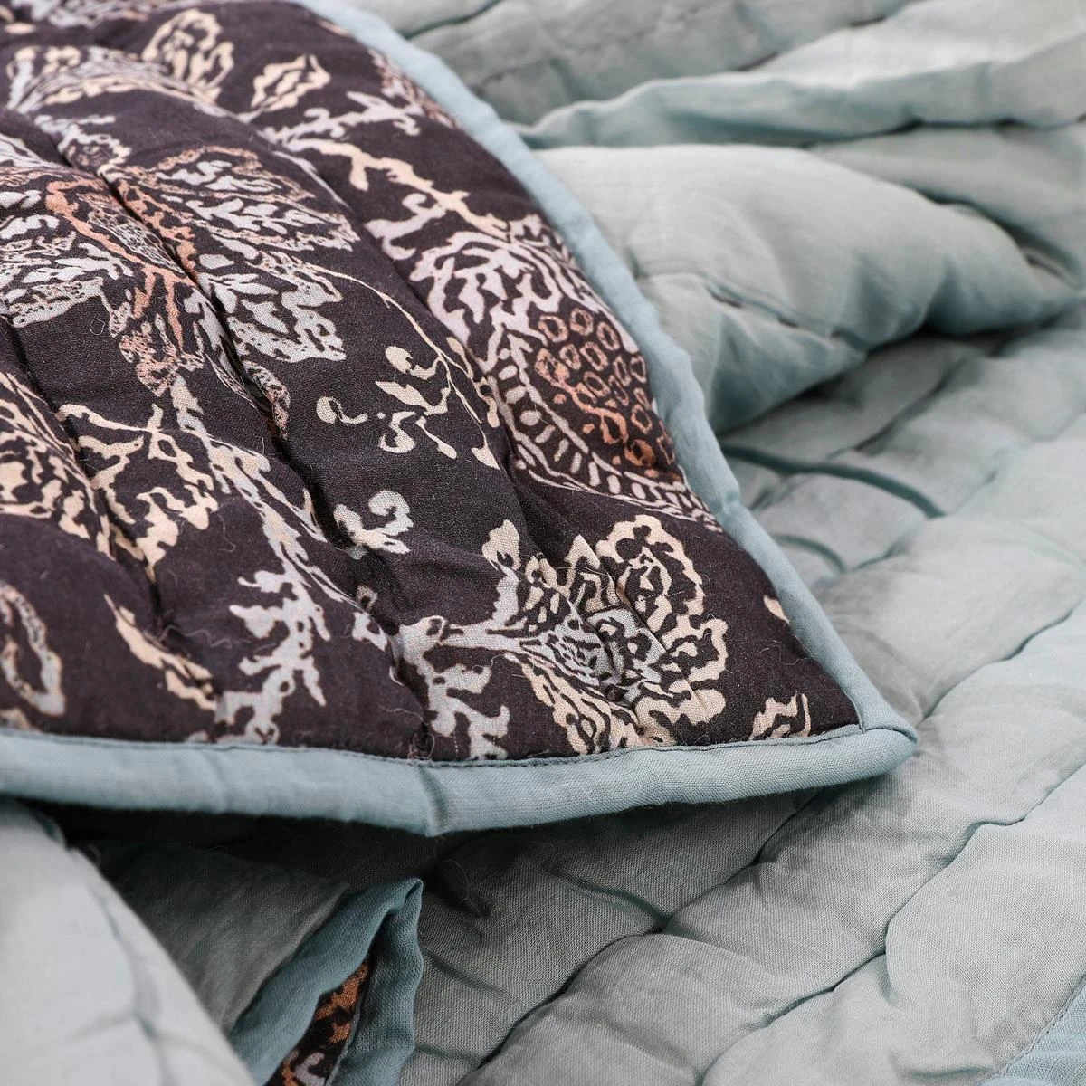 Mica Decorations Bloemen Plaid 130 X 150 Cm - Zwart 4 Mica Decorations Bloemen Plaid 130 X 150 Cm - Zwart - Afbeelding 2