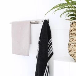 QUVIO Handdoekhouder RVS Met 2 Haakjes 12 QUVIO Handdoekhouder RVS Met 2 Haakjes -Meubels Voor Thuis 10022950