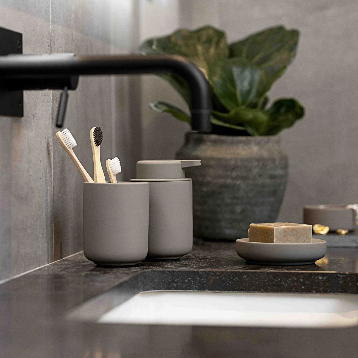 Zone Denmark Ume Zeepdispenser - Taupe 4 Zone Denmark Ume Zeepdispenser - Taupe - Afbeelding 2