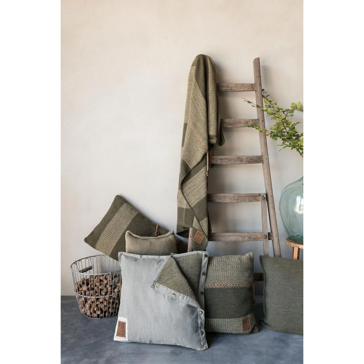 Knit Factory Roxx Gebreid Plaid - Woondeken - Groen|Olive - 160x130 Cm 4 Knit Factory Roxx Gebreid Plaid - Woondeken - Groen|Olive - 160x130 Cm - Afbeelding 2