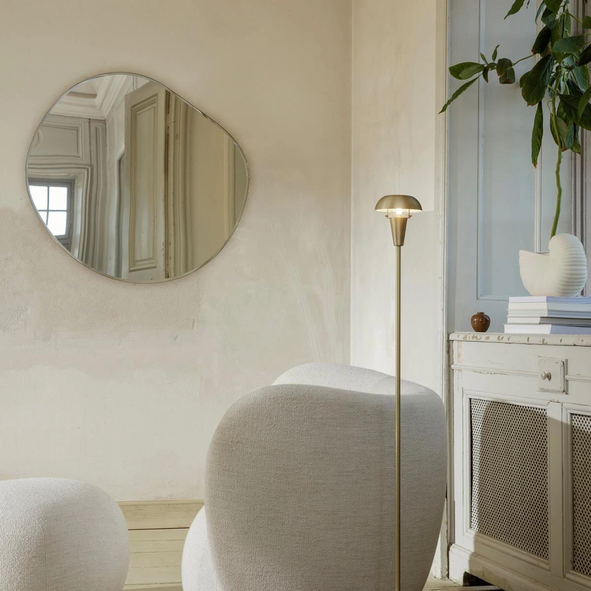 Ferm LIVING Pond Spiegel XL - Dark Chrome Frame 5 Ferm LIVING Pond Spiegel XL - Dark Chrome Frame - Afbeelding 3