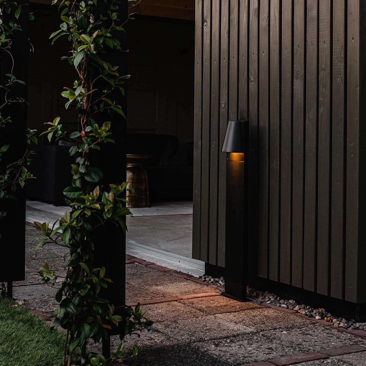 QAZQA Industriële Staande Buitenlamp Zwart IP44 - Femke 5 QAZQA Industriële Staande Buitenlamp Zwart IP44 - Femke - Afbeelding 3