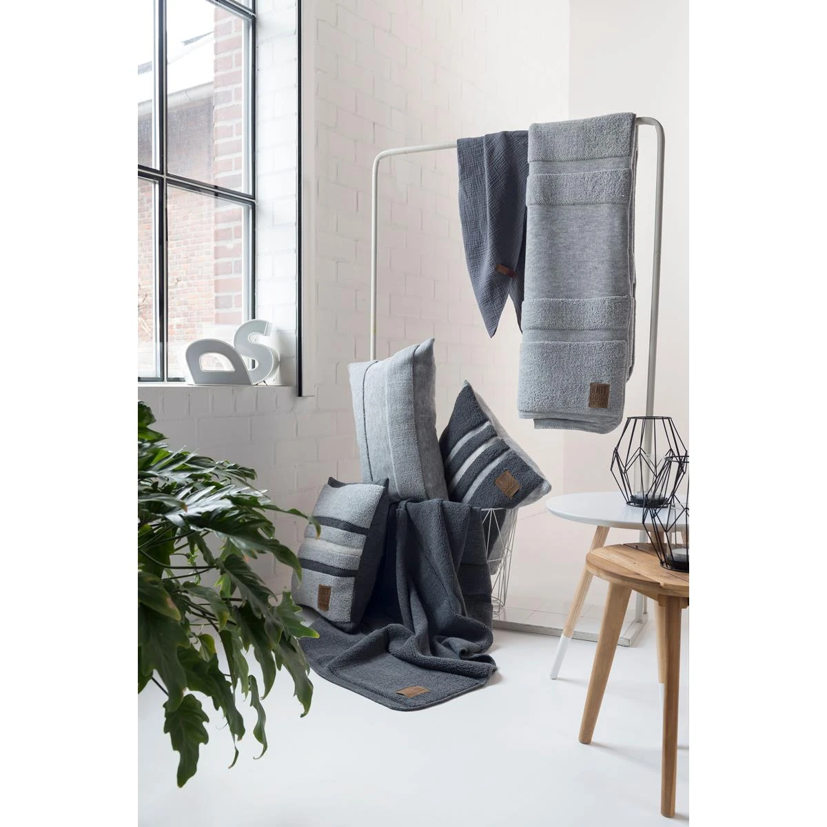 Knit Factory Yara Gebreid Plaid - Woondeken - Beige - 160x130 Cm 5 Knit Factory Yara Gebreid Plaid - Woondeken - Beige - 160x130 Cm - Afbeelding 3