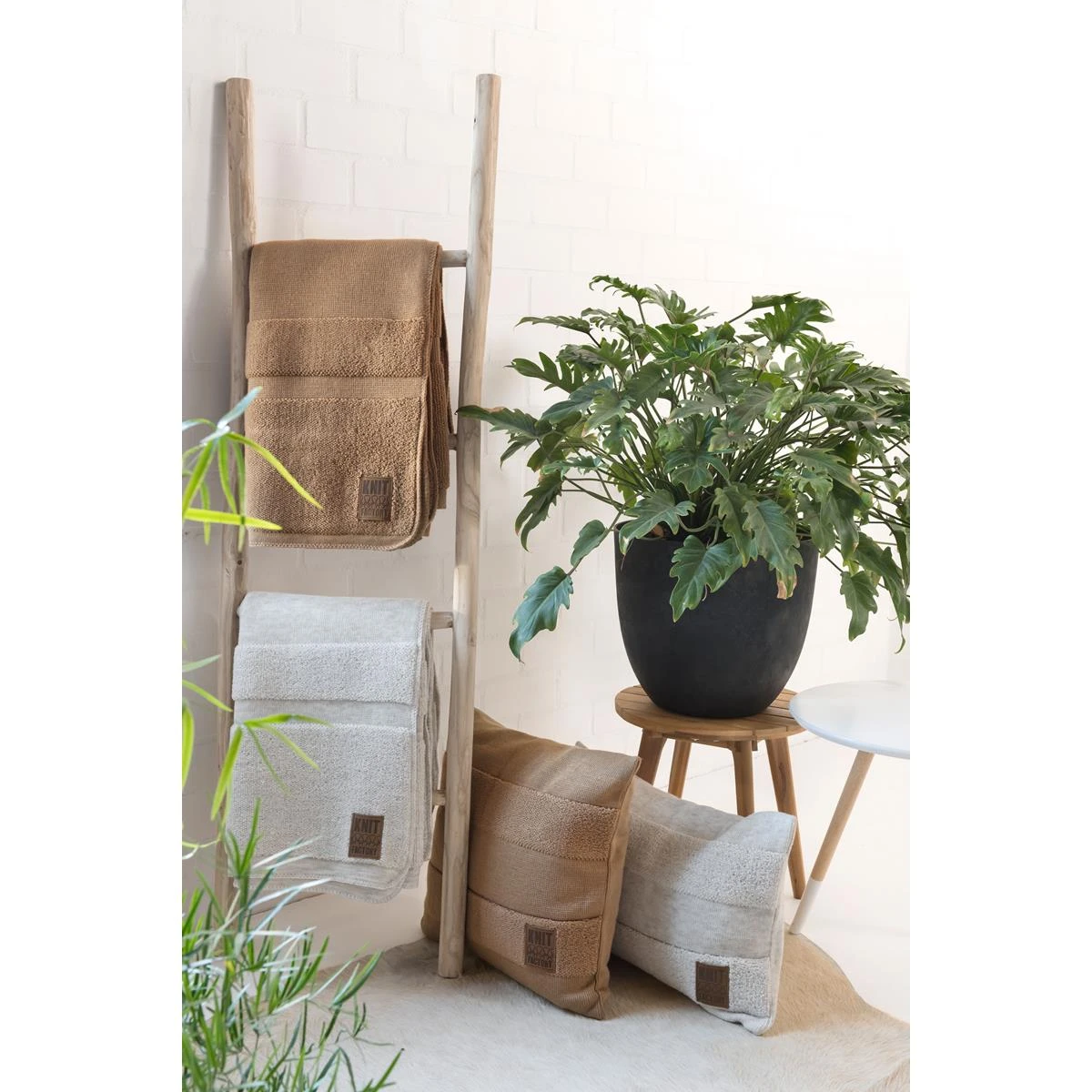 Knit Factory Yara Gebreid Plaid - Woondeken - Beige - 160x130 Cm 8 Knit Factory Yara Gebreid Plaid - Woondeken - Beige - 160x130 Cm - Afbeelding 6