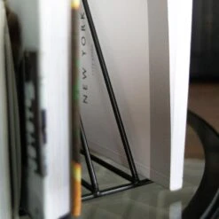 QUVIO Post En Boekenrek Driehoek Zwart -Meubels Voor Thuis 10675104