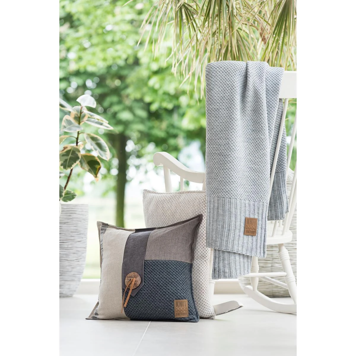 Knit Factory Lynn Gebreid Plaid - Woondeken - Zwart - 160x130 Cm 4 Knit Factory Lynn Gebreid Plaid - Woondeken - Zwart - 160x130 Cm - Afbeelding 2