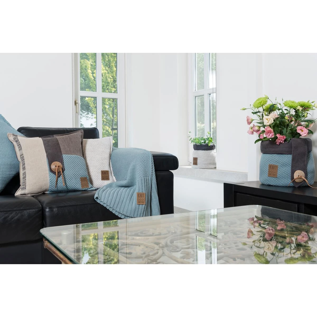 Knit Factory Lynn Gebreid Plaid - Woondeken - Zwart - 160x130 Cm 5 Knit Factory Lynn Gebreid Plaid - Woondeken - Zwart - 160x130 Cm - Afbeelding 3