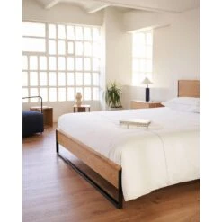 Kave Home - Bed Taiana Van Eikenfineer En Stalen Poten Met Zwart -Meubels Voor Thuis 10717760