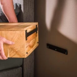 MOOS Gwen Nachtkastje - Acaciahout -Meubels Voor Thuis 10861058