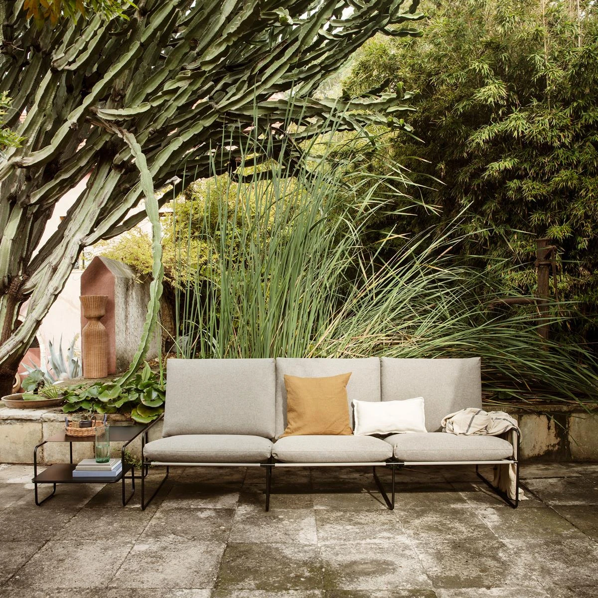 Ferm LIVING Desert 3-zitsbank Black Dolce - Dark Sand 5 Ferm LIVING Desert 3-zitsbank Black Dolce - Dark Sand - Afbeelding 3