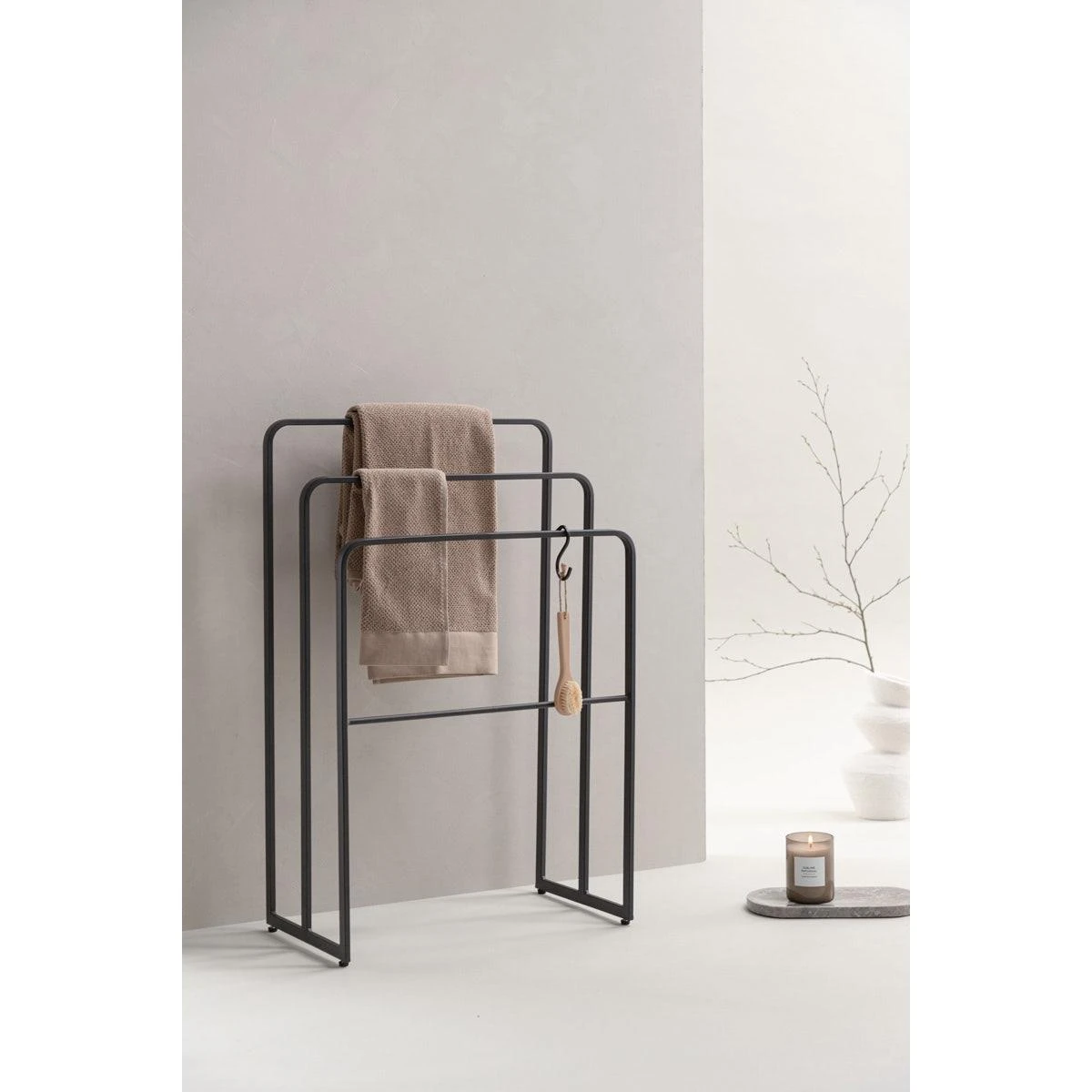 Nest Living Foss Metalen Handdoekrek Zwart - 54 X 84 Cm 4 Nest Living Foss Metalen Handdoekrek Zwart - 54 X 84 Cm - Afbeelding 2
