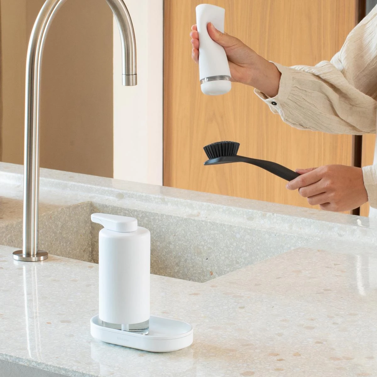 Brabantia SinkStyle Zeepdispenser Set - Mineral Fresh White 5 Brabantia SinkStyle Zeepdispenser Set - Mineral Fresh White - Afbeelding 3