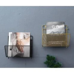 QUVIO Tijdschriften Organizer Wandmontage Zwart -Meubels Voor Thuis 11135437