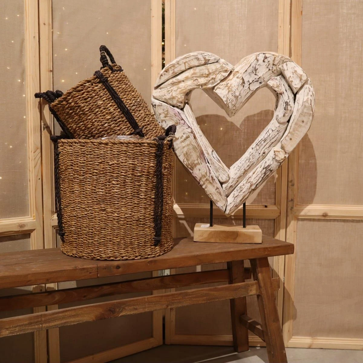 DKNC - Ornament Hart Cardiff - Teak - 78x18x90cm - Wit 4 DKNC - Ornament Hart Cardiff - Teak - 78x18x90cm - Wit - Afbeelding 2