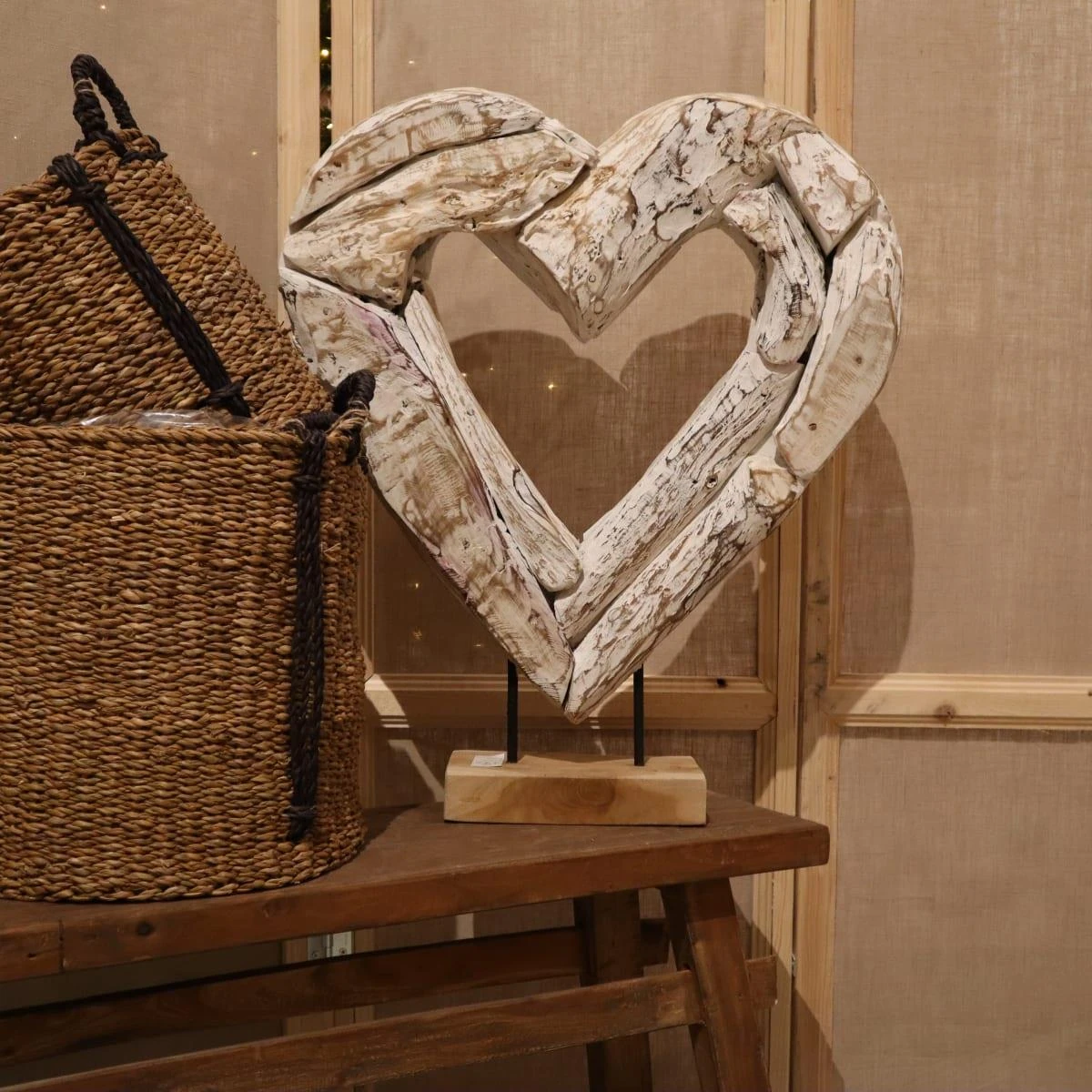 DKNC - Ornament Hart Cardiff - Teak - 78x18x90cm - Wit 5 DKNC - Ornament Hart Cardiff - Teak - 78x18x90cm - Wit - Afbeelding 3