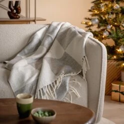 By FonQ Check Plaid 130 X 200 Cm - Lichtgrijs 19 By FonQ Check Plaid 130 X 200 Cm - Lichtgrijs -Meubels Voor Thuis 11584925