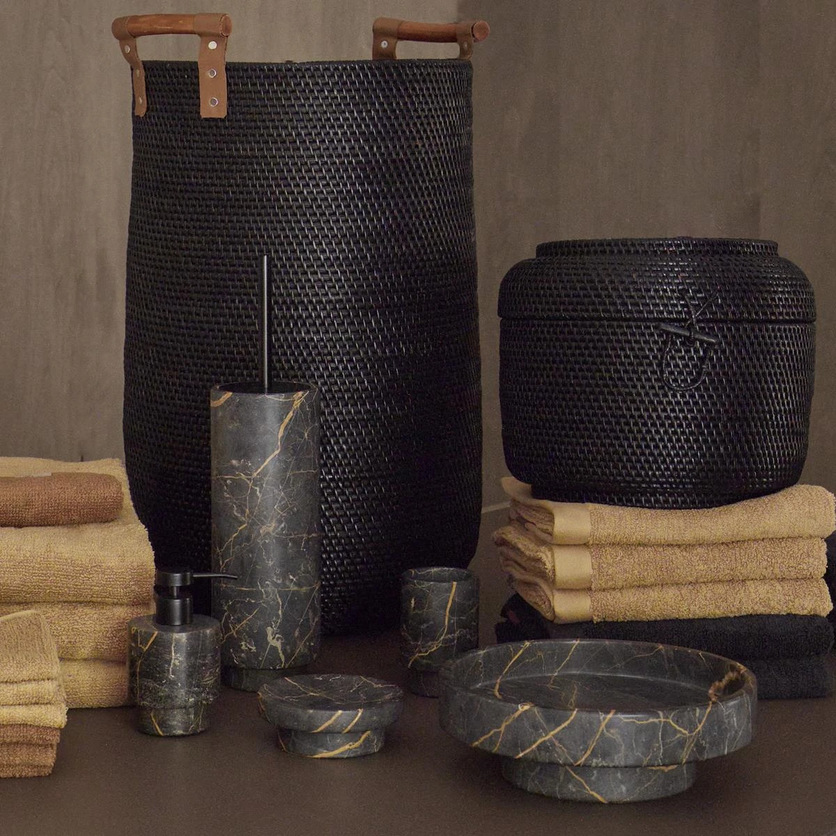 Aquanova Porto Tandenborstelhouder - Zwart 4 Aquanova Porto Tandenborstelhouder - Zwart - Afbeelding 2