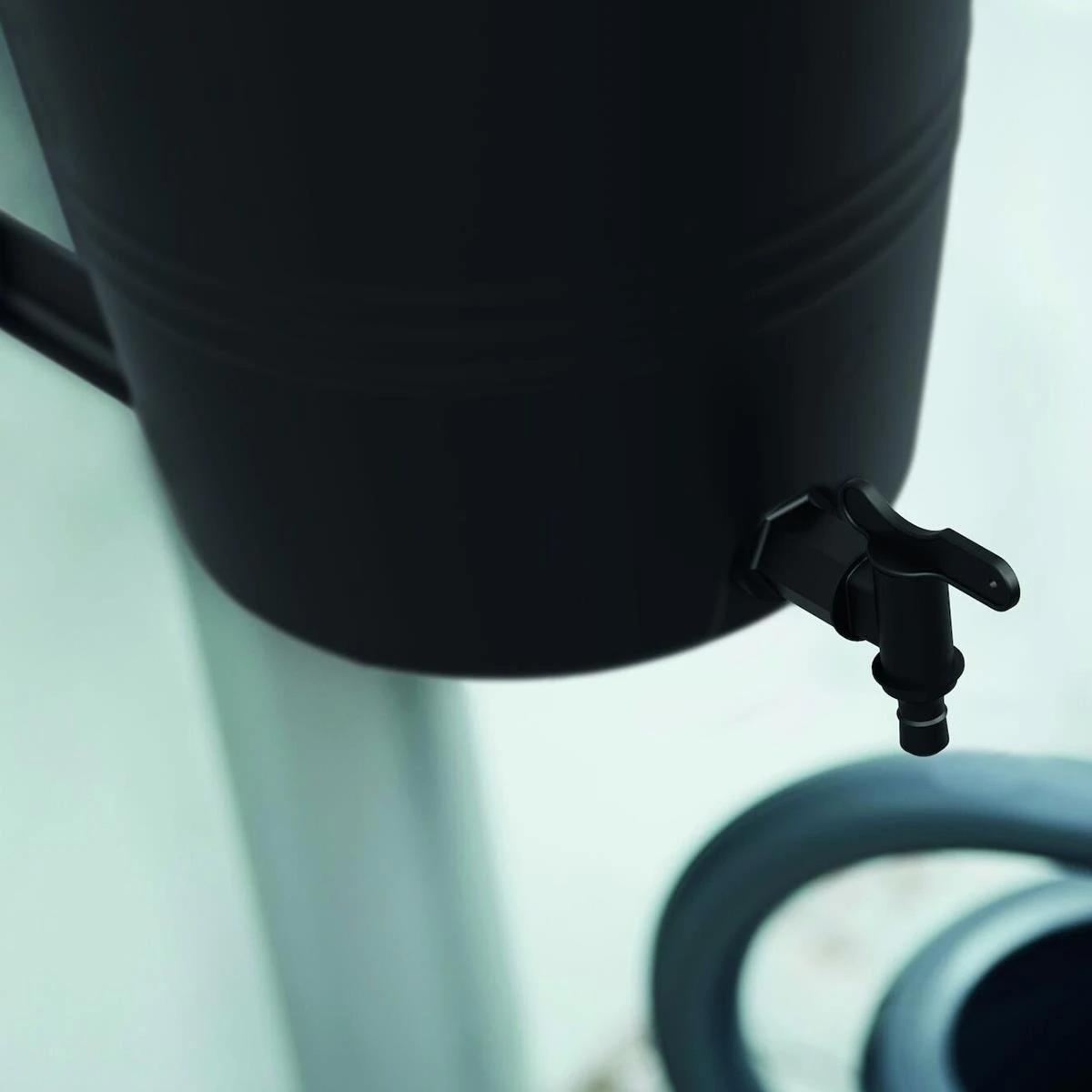 Elho Green Basics Regenton 35 L - Zwart 5 Elho Green Basics Regenton 35 L - Zwart - Afbeelding 3