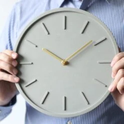 QUVIO Wandklok Beton Klassiek Met Slinger - Grijs -Meubels Voor Thuis 9582047