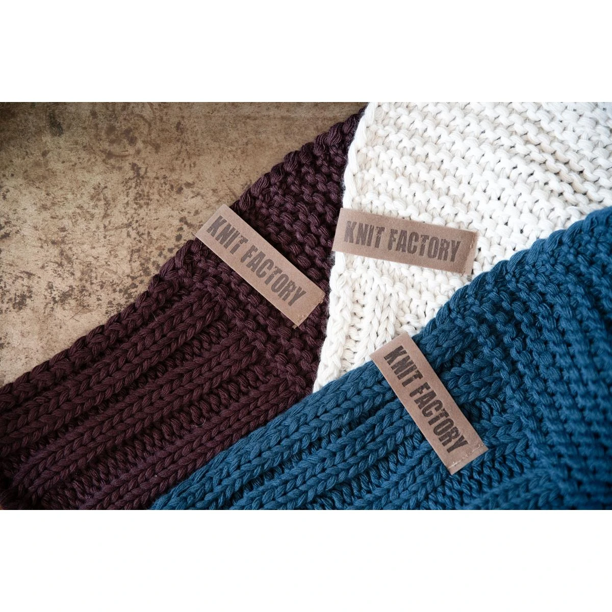 Knit Factory Vinz Gebreid Plaid XL - Woondeken - Beige - 195x225 Cm 5 Knit Factory Vinz Gebreid Plaid XL - Woondeken - Beige - 195x225 Cm - Afbeelding 3